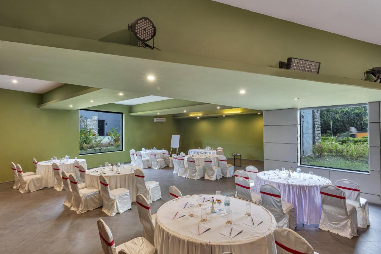 Готель Club Mahindra Corbett Garjia Екстер'єр фото